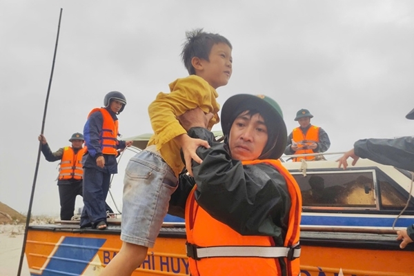 Hoàn thiện chế độ, chính sách với lực lượng tham gia hoạt động trong tình trạng khẩn cấp